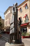 La statua di Nostradamus nel centro storico di Salon-de-Provence. Il grande astrologo è stato in assoluto il più celebre cittadino della storia di Salon - foto © Philip Lange ...