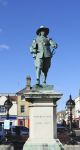 La statua di Oliver Cromwell a Market Hill, St. Ives, Regno Unito. Il monumento al politico e condottiero inglese si trova nel centro del villaggio - © Peter Moulton / Shutterstock.com
