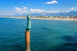 La statua di San Antonio a Marina di Pietrasanta, provincia di Lucca, Toscana.
