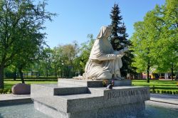 La statua di Santa Faustina a Lodz, Polonia - © Mariola Anna S / Shutterstock.com