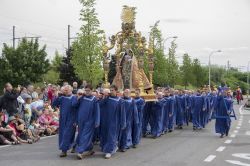 La statua di Santa Maria di Hanswijk portata in processione a Mechelen, Belgio - © 286342316 / Shutterstock.com