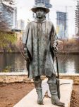 La statua di Stevie Ray Vaughan all'intersezione di  Town Lake Hike e Bike Trail nel centro di Austin, Texas - © Avaniks / Shutterstock.com