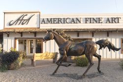 La statua di un cavallo nella vecchia Scottsdale, Arizona (USA) - © tishomir / Shutterstock.com