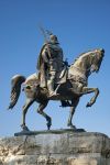 La statua equestre di Skanderbeg a Tirana, Albania: raffigura Giorgio Castriota, condottiero e patriota albanese. 
