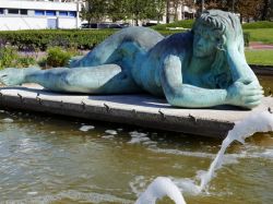 La statua femminile "Dikke Mathilde" a Ostenda, Belgio. Quest'opera scultorea, il cui nome ufficiale è "Nudo", rappresenta la sensualità del mare - © ...