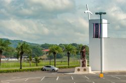 La statua in onore di papa Giovanni Paolo II di fronte all'Albrook Mall a Panama City, Panama. Panama City sarà protagonista della Giornata Mondiale della Gioventù 2019, indetta ...