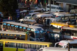 La stazione degli autobus di Arusha in Tanzania - © franco lucato / Shutterstock.com