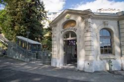 La stazione della funicolare di Pau, Aquitania, Francia - © Jimj0will / Shutterstock.com