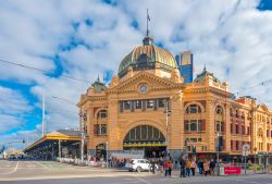 La stazione ferroviaria di Flinders Street a Melbourne, Australia. Progettata da un architetto inglese, è la più grande stazione della città - © Farizun Amrod Saad ...