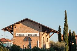 La stazione ferroviaria di Mondolfo-Marotta nelle Marche.
