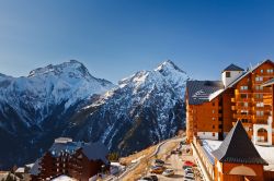 La stazione sciistica di Les Deux Alpes, dove è possibile praticare lo sci estivo sul ghiacciaio