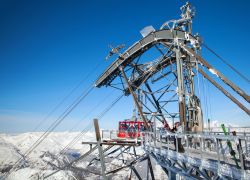 La stazione superiore della funivia sulla cima dell'Aiguille Rouge, Les Arcs, Francia: siamo a quota 3226 metri - © Julia Kuznetsova / Shutterstock.com