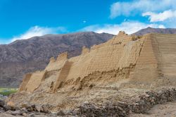 La Stone City  di Tashkurgan sul Pamir non lontano da Kashgar in Cina. - © beibaoke / Shutterstock.com
