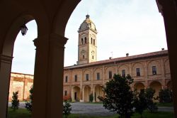 La storica Abbazia di San Pietro a Breme in Lomellina (Lombardia) - ©  Alessandro Vecchi - CC BY-SA 3.0, Wikipedia