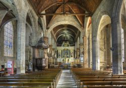 La storica chiesa di Saint-Sulpice a Fougères. E' la chiesa più antica della città: al suo interno si trovano due altari in granito con preziose decorazioni intagliate ...