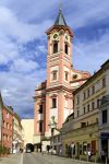 La storica chiesa di San Paolo a Passau, Bavaria, Germania. Si tratta della più antica chiesa parrocchiale della città - © footageclips / Shutterstock.com