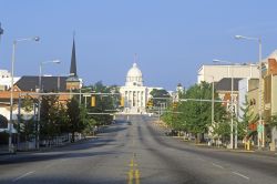 La strada che conduce al Campidoglio di Montgomery, Alabama (USA).



