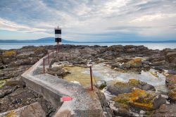 La strada che porta al faro dull'isola di Rathlin, Irlanda del Nord.
