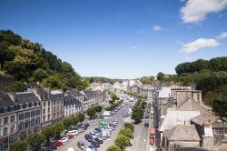 La strada principale di Morlaix, Bretagna, vista dal viadotto in estate (Francia) - © travellight / Shutterstock.com