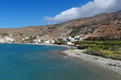 La suggestiva baia di Gianaki sull'isola di Tino, Grecia.

