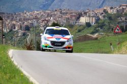 La Targa Florio lungo le strade di Castellana Sicula nelle Madonie - © VLC Production / Shutterstock.com