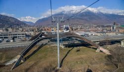 La telecabina che collega Aosta con Pila - © Alexandre Rotenberg / Shutterstock.com