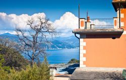 La terrazza di una casa a Zoagli (Genova) affacciata sul mare Ligure.
