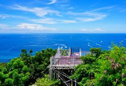 La terrazza panoramica sul Monte Luho, sda dove si può godere di una splendida vista sulla costa orientale dell'isola di Boracay (Filippine).
