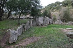 La Tomba dei giganti di Pascaredda nei dintorni di Calangianus in Sardegna