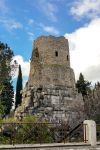La tomba di Marco Tullio Cicerone nei pressi della Via Appia a Formia, Lazio. Questo mausoleo monumentale di epoca imperiale sorge vicino alla villa in cui lo scrittore e statista romano era ...