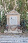 La tomba di Pawlu Basuttil lungo una strada di Siggiewi, Malta. Ex sindaco di Hal Safi, venne accusato dell'uccisione di un'attivista nazionalista fino a quando si scoprì che ...