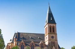 La torre campanaria della chiesa protestante di Haguenau, Francia.
