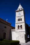 La torre campanaria nel centro storico di Primosten, Croazia.
