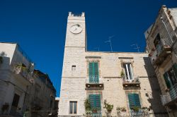 La Torre Civica dell'Orologio, una delle architetture tipiche del centro di Ruvo di Puglia - © Mi.Ti. / Shutterstock.com