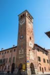 La torre civica e il Municipio di Cherasco in Piemonte - © pikappa51 / Shutterstock.com