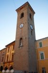 La Torre Cvica con orologio in centro a Bagnacavallo