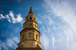 La torre della Saint Philip's Church a Charleston, South Carolina, servì per lungo tempo come faro per le navi che si avvicinavano alla città - foto © Jon Bilous / Shutterstock.com ...
