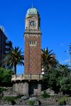 La torre dell'orologio al Catani Memorial di St. Kilda, Melbourne (Australia) - © fritz16 / Shutterstock.com