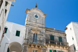 La torre dell'orologio di Cisternino, Puglia.


