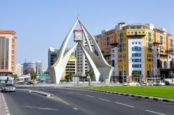 La torre dell'orologio nel quartiere di Deira a Dubai, Emirati Arabi Uniti. Fra le più esclusive e prestigiose zone della città, Deira ha origini che risalgono al 1841 - © ...
