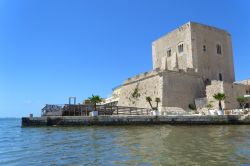 La Torre di Cabrera il simbolo di Pozzallo sulla costa della provincia di Ragusa in Sicilia