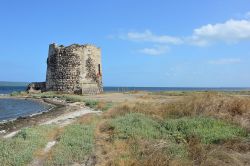 La Torre di Marceddi vicino a Terralba in Sardegna - © Sandroarcais, CC BY-SA 4.0, Wikipedia