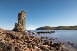 La torre genovese di Santa Maria della Chiappella a Rogliano, costa orientale di Cap Corse in Corsica