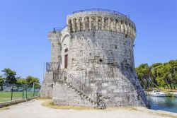 La torre in pietra della fortezza di Trogir, Croazia.

