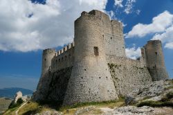 La Torre o Rocca di Calascio, il castello più alto in Abruzzo.