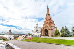 La torre pendente Syuyumbike  nel Cremlino di Kazan' in Russia