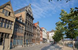 La tradizionale architettura fiamminga dei palazzi affacciati sui canali di Mechelen, Belgio - © 157013774 / Shutterstock.com