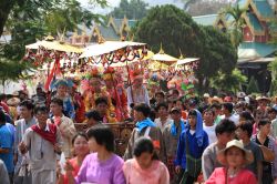 La tradizionale cerimonia per diventare monaco nella provincia di Mae Hong Son (Thailandia) - © Bplanet / Shutterstock.com
