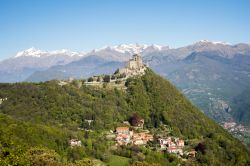 La Val di Susa in Piemonte dominata dalla Sacra di San Michele