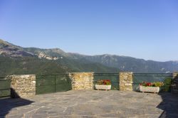 La vallata ligure di Triora vista da una terrazza panoramica, provincia di Imperia.